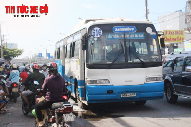 Xe bus 616 chuyên vận chuyển hành khách từ Bến Thành đến khu du lịch Đại Nam