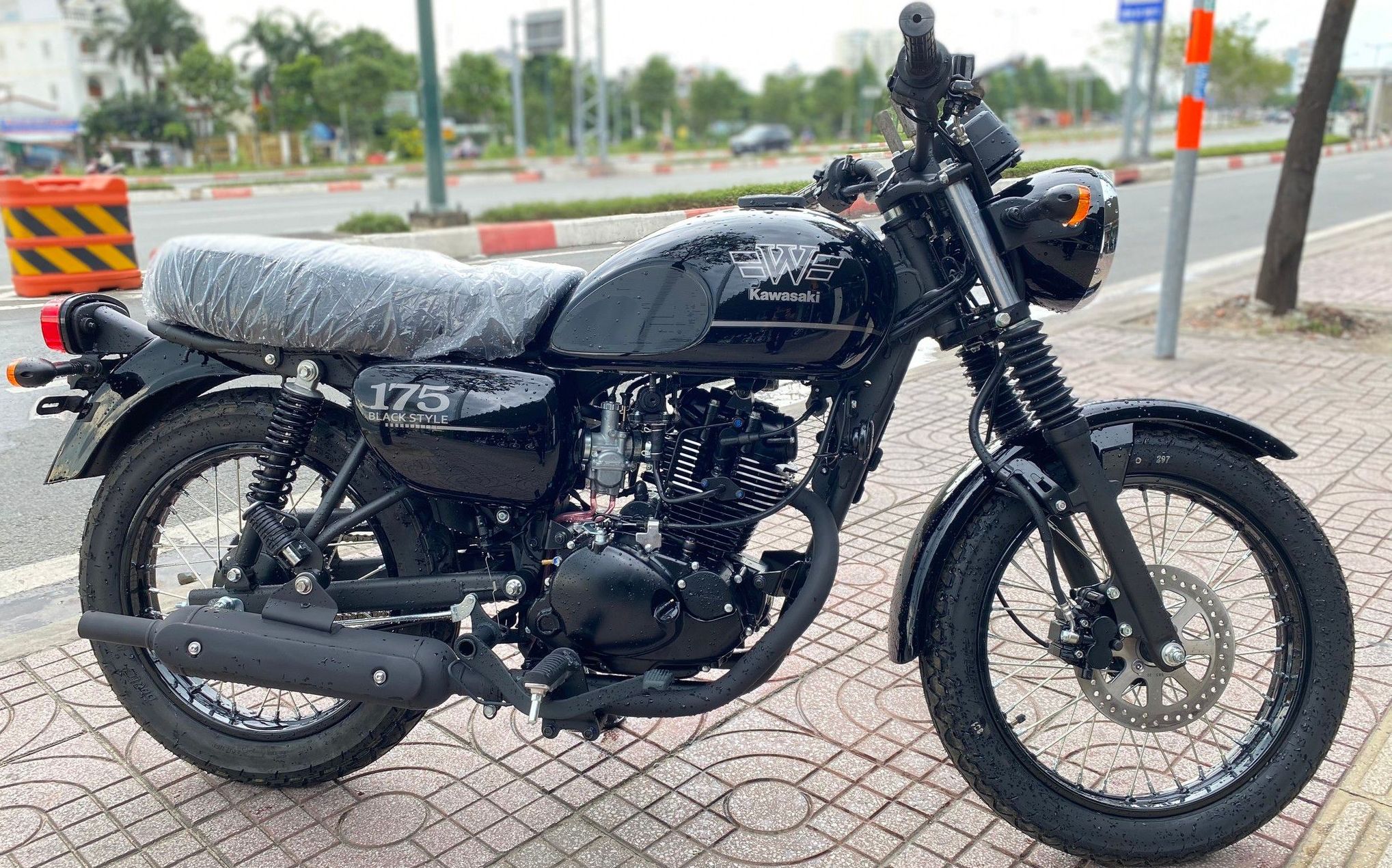 Xe côn tay Kawasaki W175 2023 đầu tiên về Việt Nam, giá 73 ...